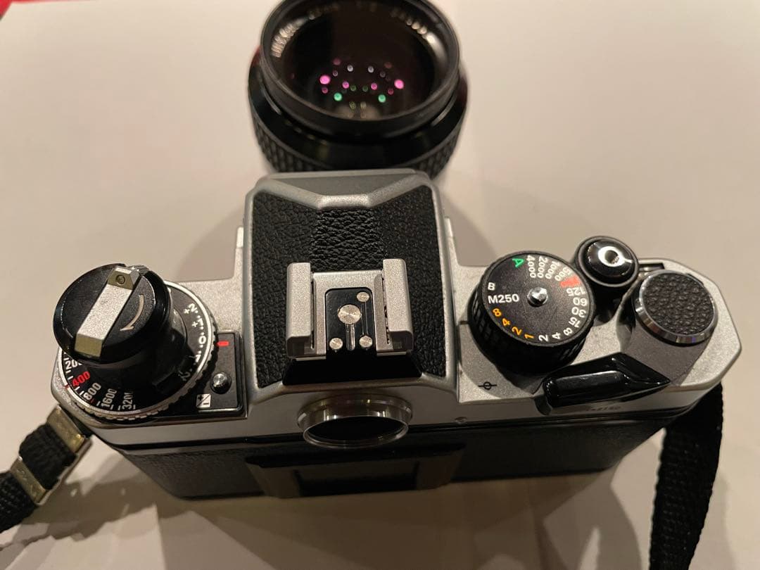 Nikon FE2（シルバー×ブラック）+ NIKKOR AI 28mm F2