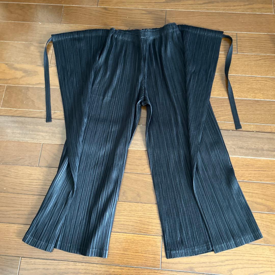 プリーツプリーズ　ブラックエプロンのようなパンツ　サイズ2