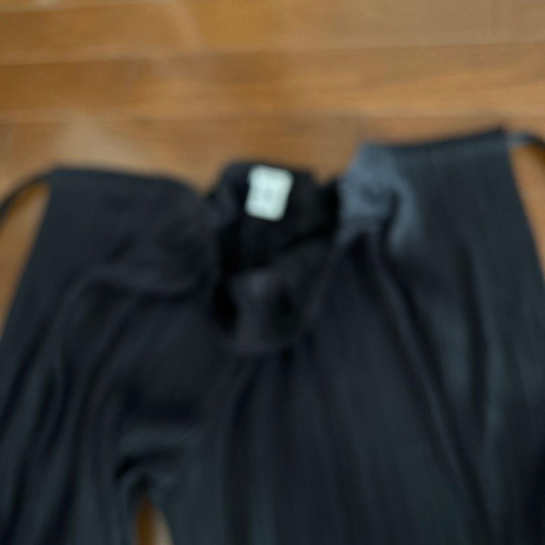 プリーツプリーズ　ブラックエプロンのようなパンツ　サイズ2