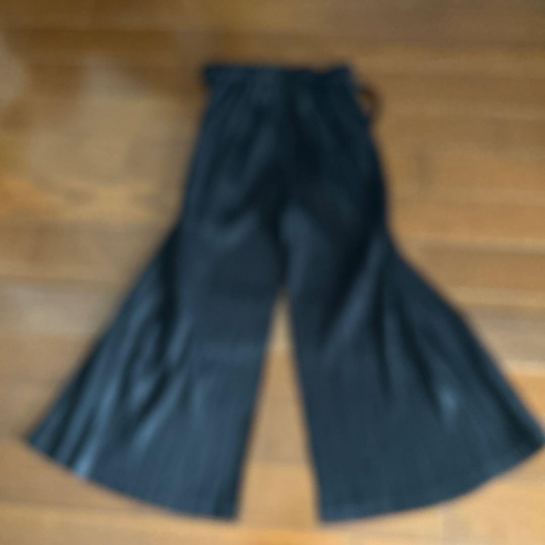 プリーツプリーズ　ブラックエプロンのようなパンツ　サイズ2