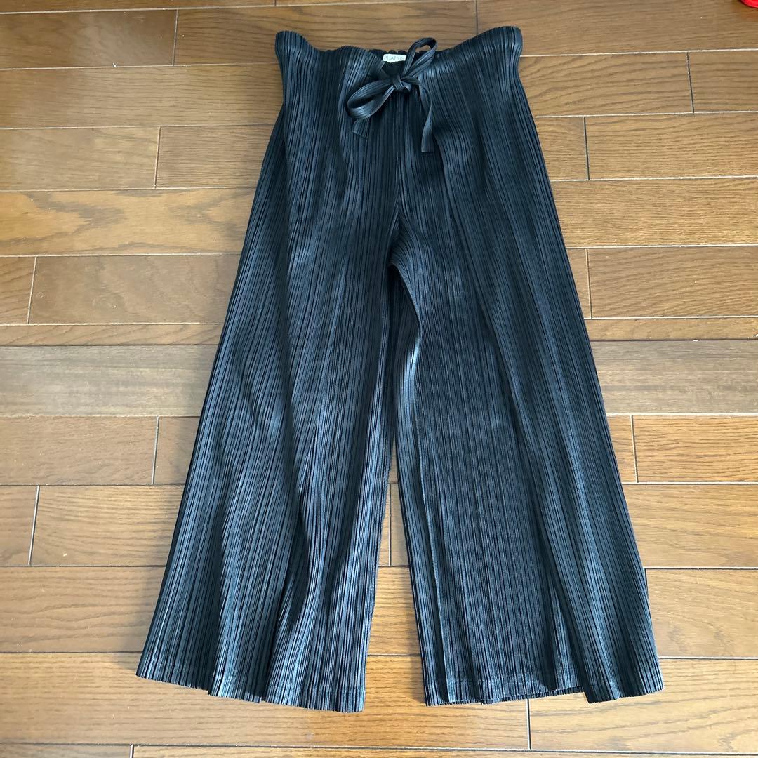 プリーツプリーズ　ブラックエプロンのようなパンツ　サイズ2