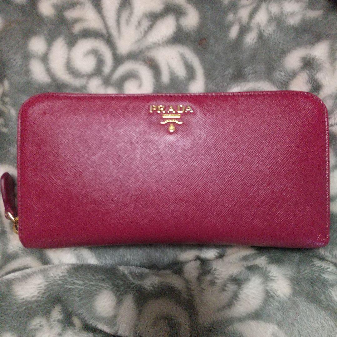 PRADA サフィアーノラウンドファスナー長財布レッド系