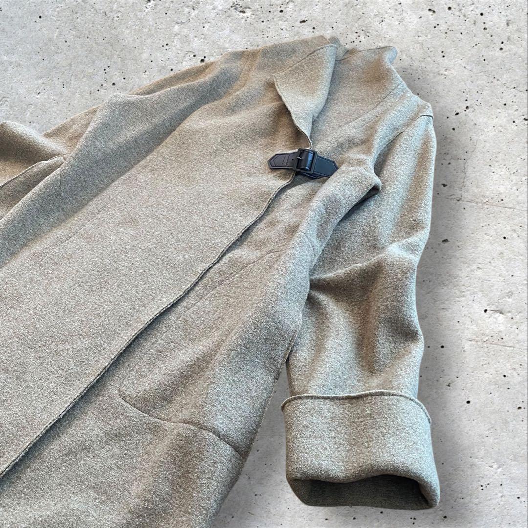 オンワード 自由区 ウール100% スタンドカラー ミドル丈コート グレージュ