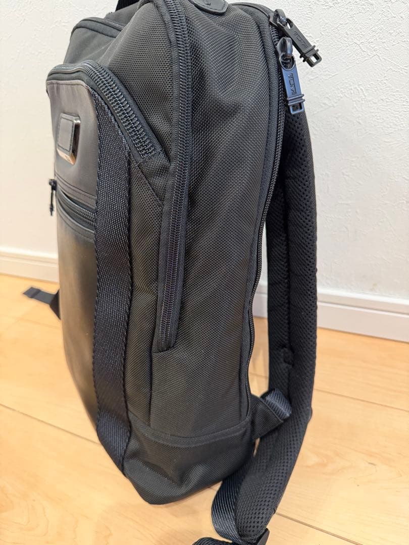 TUMI ブラック バックパック