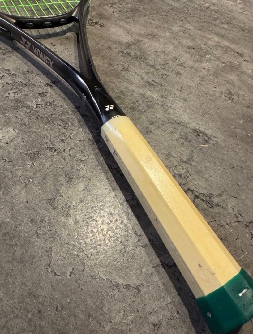 最終値下げ超美品‼️ YONEX VOLTRAGE 8V (ストレッチカバー付き)