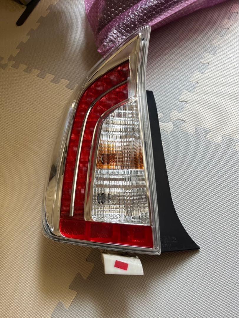 s*s様 テールランプセット クリア/レッド　プリウス30後期