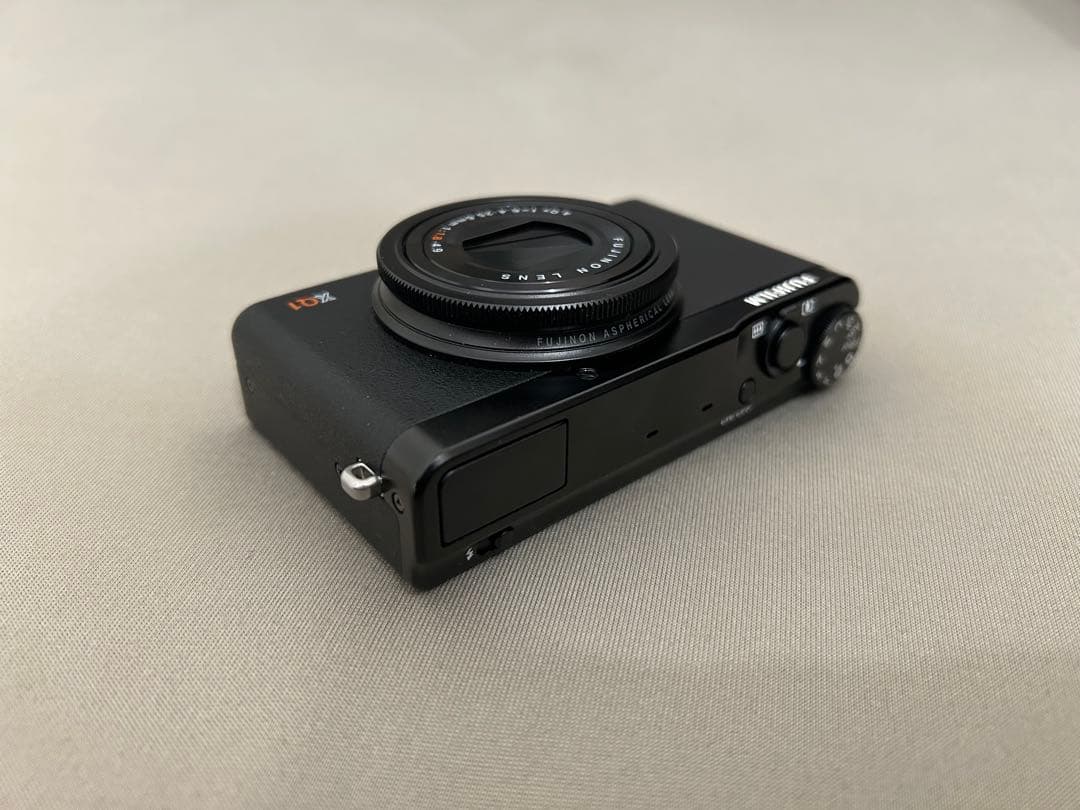 FUJIFILM XQ1 コンパクトデジタルカメラ