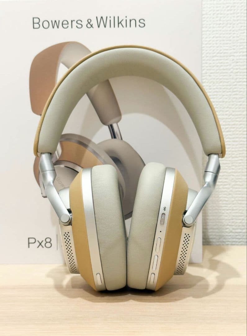 Bowers & Wilkins Px8 タン