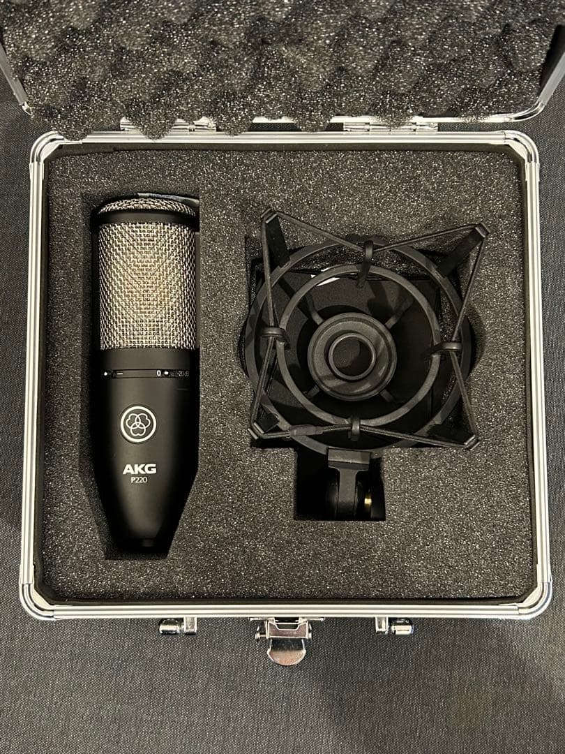 AKG P220 コンデンサーマイク ショックマウント付き
