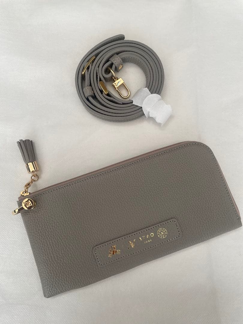 【新品未使用】アタオ、バックにもなる長財布(バディ)