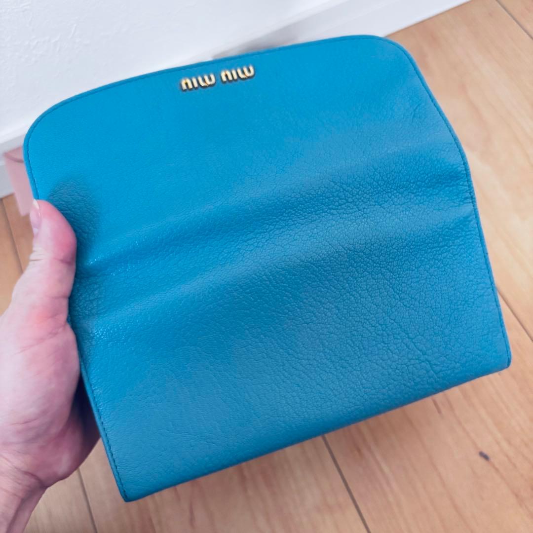 miumiuの長財布