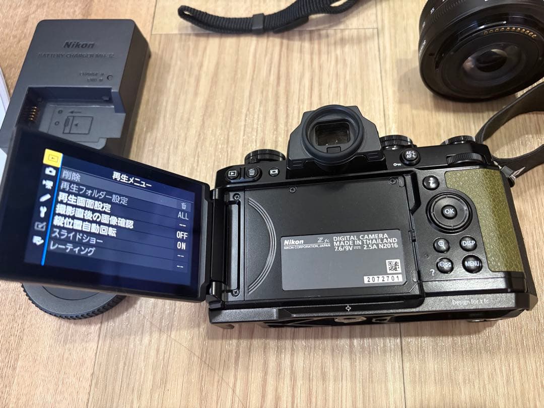 Nikon Z fc ミラーレスカメラ 美品 レンズ バッテリー付き