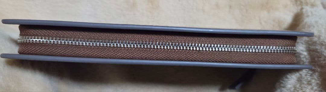 ほぼ新品タグ有　マーガレットハウエルアイデア 長財布 ベンジャミン グレー