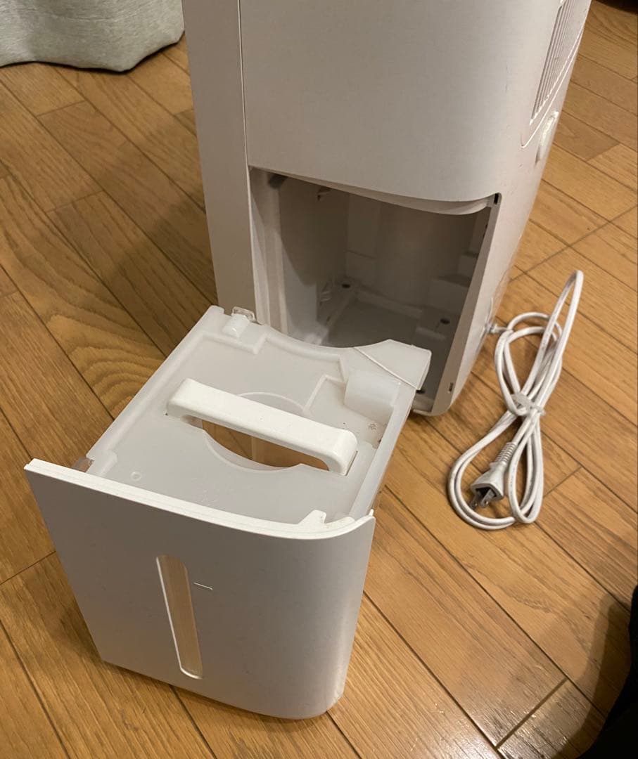 シャープ（プラズマクラスター）衣類乾燥 除湿機