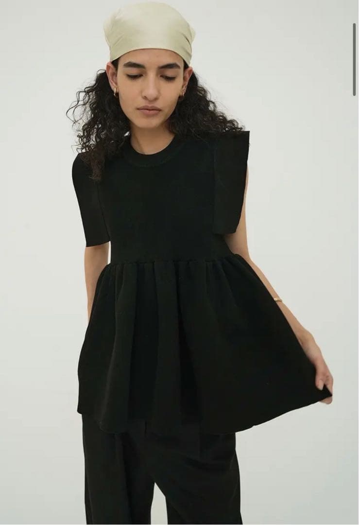 【タグ付き新品未使用】SQUARE SLEEVE GATHER KNITTOPS