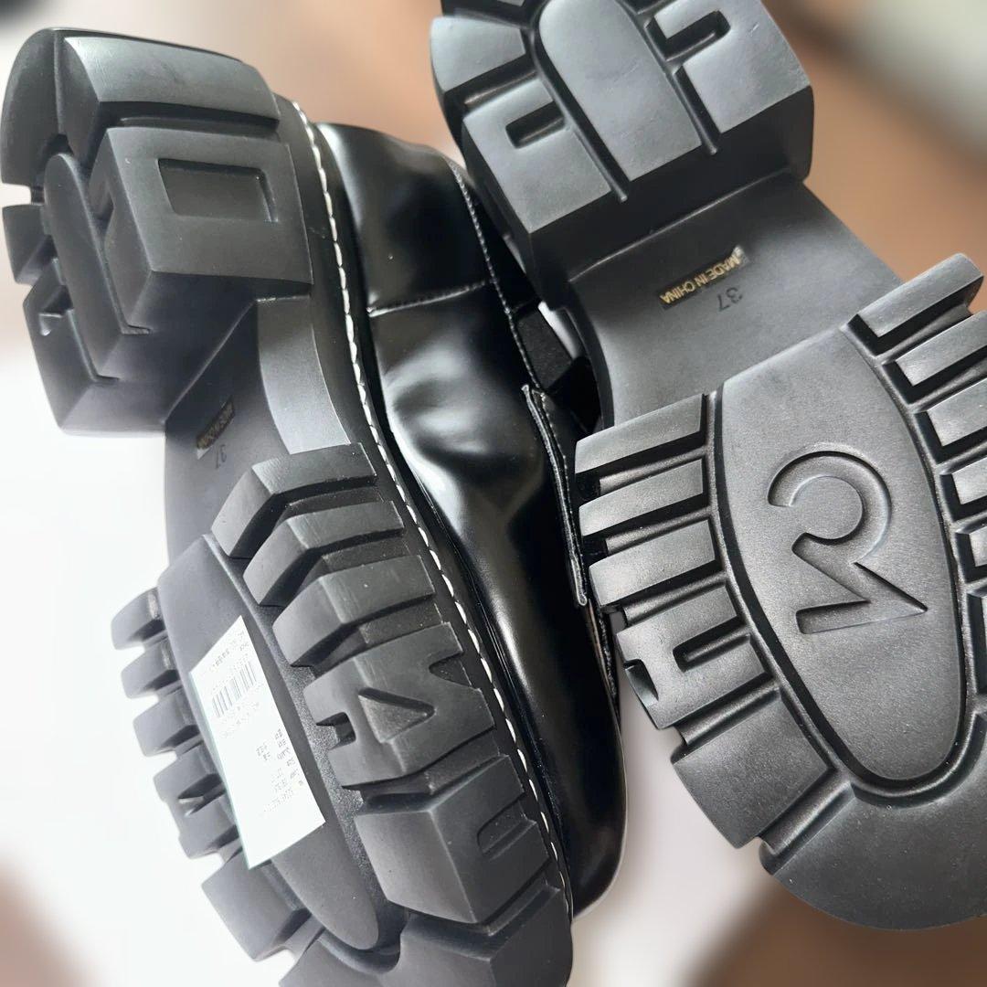 ⭐︎りん⭐︎✴︎UN3D✴︎新品・未使用品！！厚底ブラックレザー ローファー