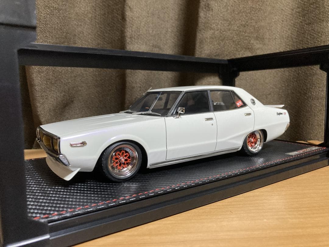 イグニッションモデル 1/18 スカイライン 弥生 L6エンジン付き 限定品