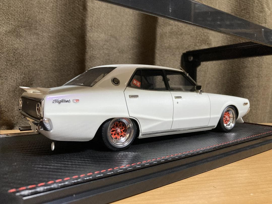 イグニッションモデル 1/18 スカイライン 弥生 L6エンジン付き 限定品