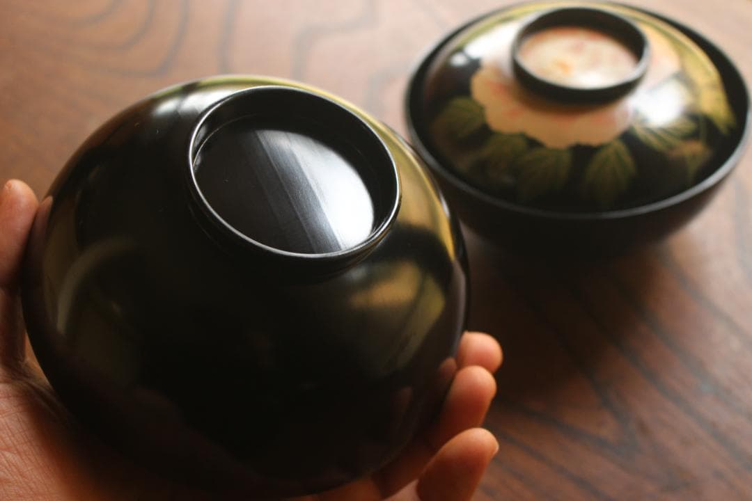 時代逸品！上質黒漆に優美な牡丹見返し蜂蒔絵の映えるお椀2点（検輪島塗蒔絵椀雑煮椀