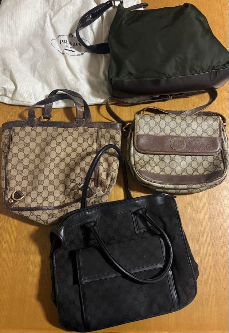 PRADAとGUCCIのバッグセット