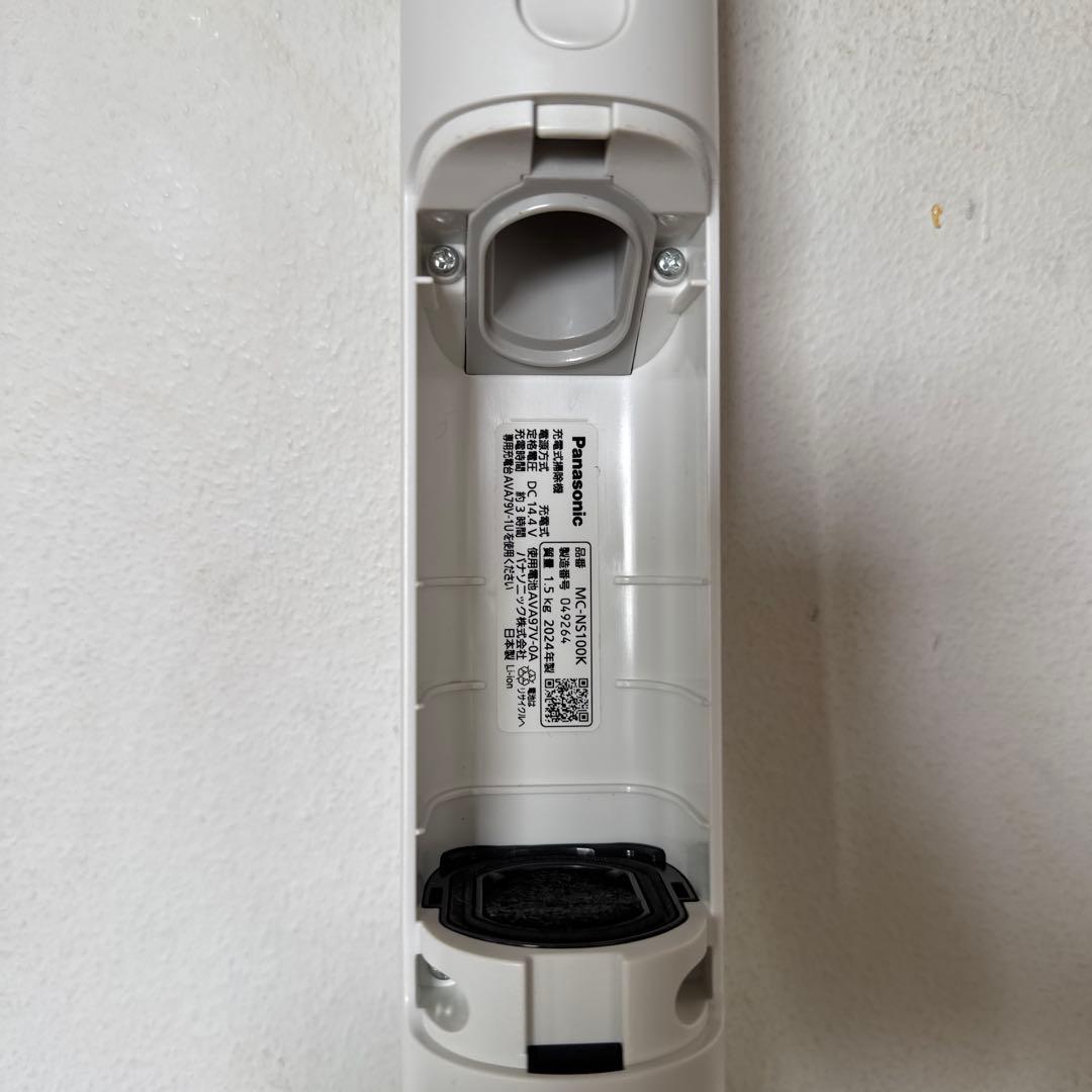 2024年製　パナソニック　コードレススティック掃除機 MC-NS100K