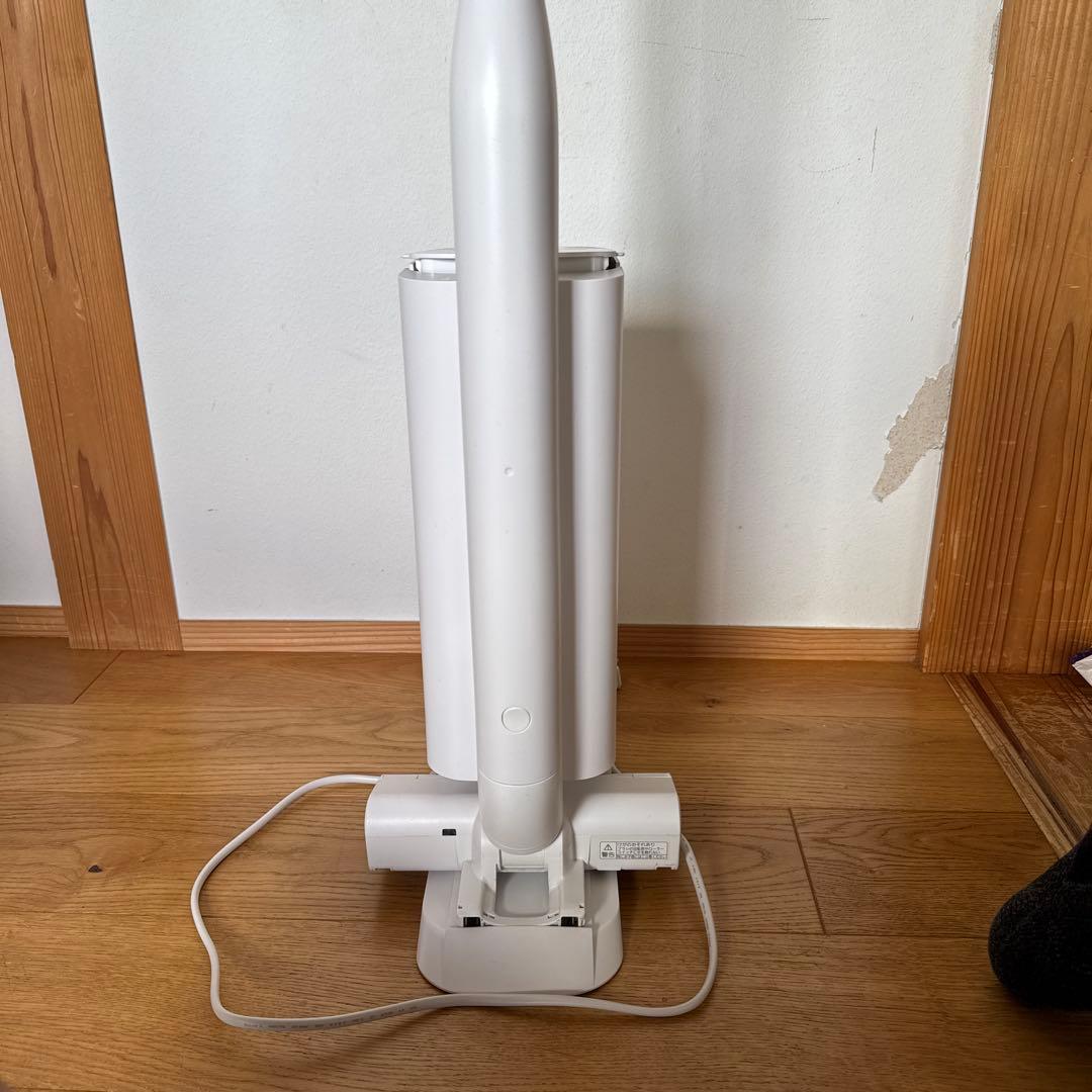 2024年製　パナソニック　コードレススティック掃除機 MC-NS100K