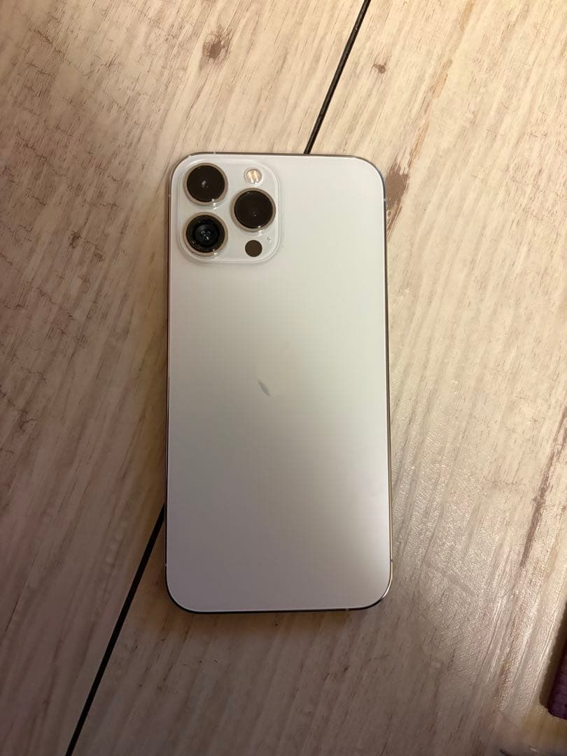 iPhone13Promax レンズ割れ シルバー 256GB