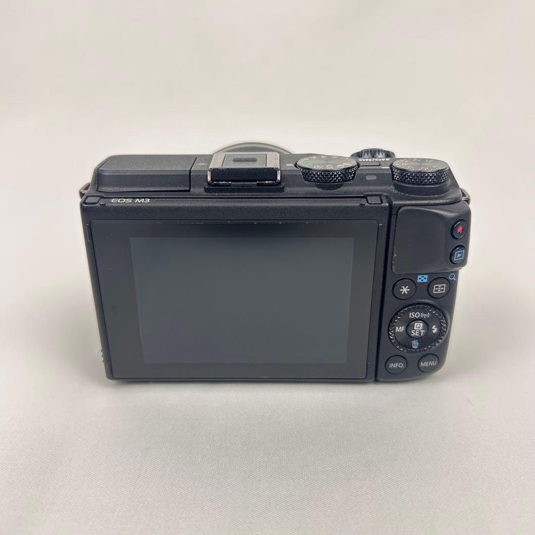 【人気】Canon EOS M3 ダブルレンズキット 22mm単焦点レンズ付き