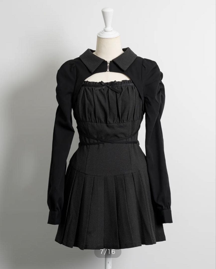 pium カットアウトレイヤードプリーツミニワンピ