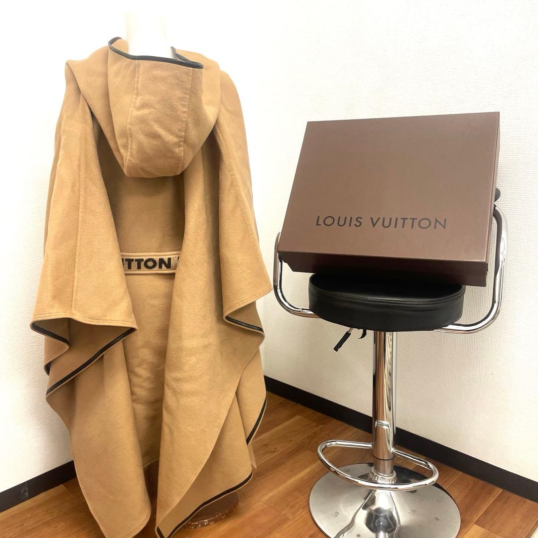 LOUIS VUITTON ルイヴィトン　ベージュ ケープコート