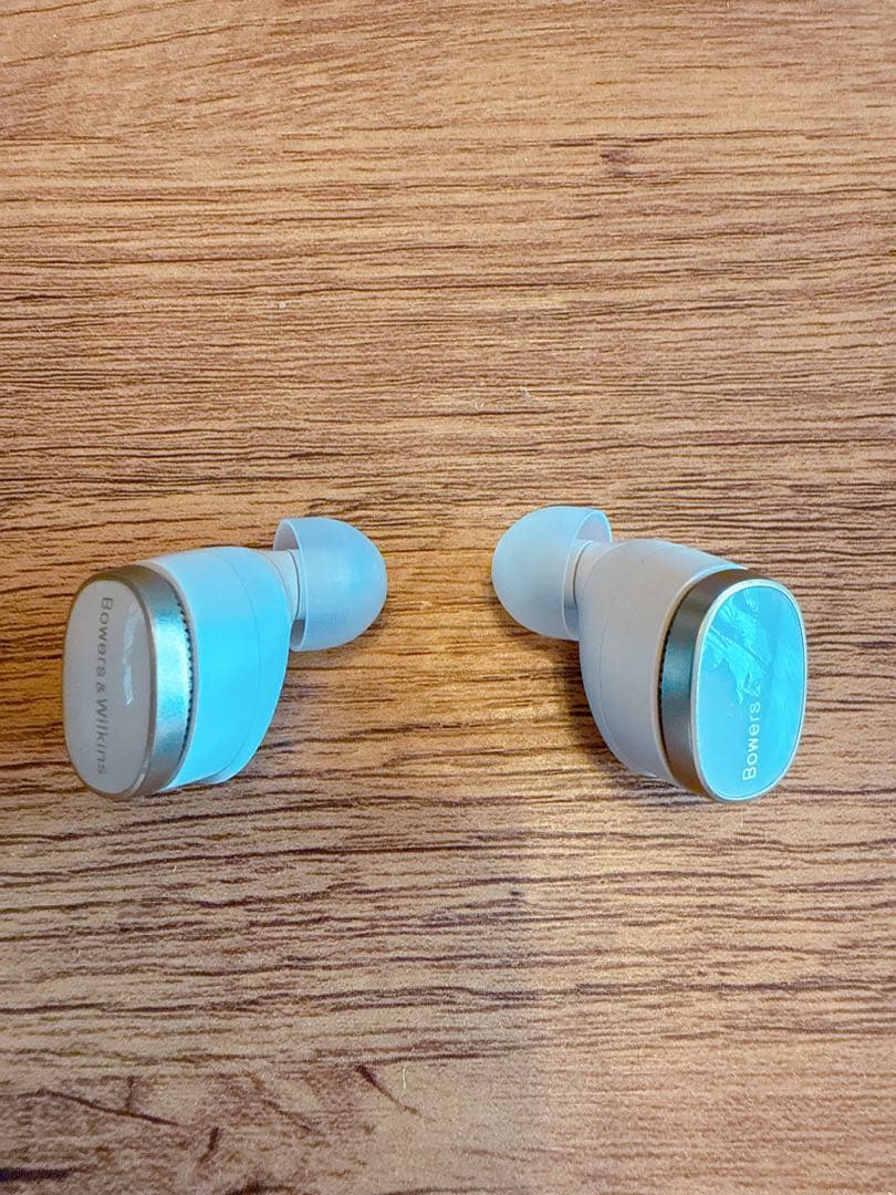 Bowers & Wilkins Pi8 ワイヤレスイヤフォン