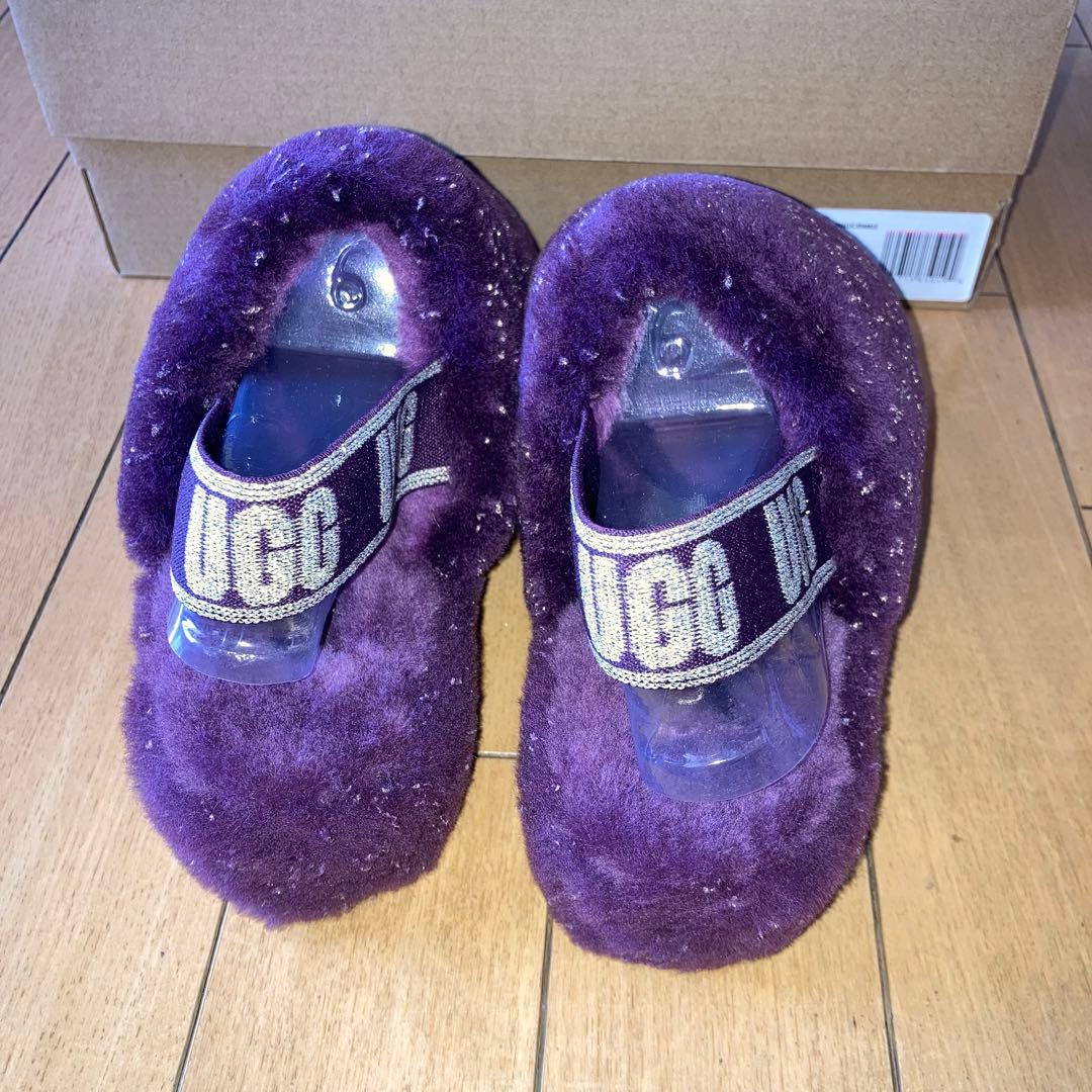 ✨お値下げ✨UGG Fluff Yeah メタリックスパークル スリッパ