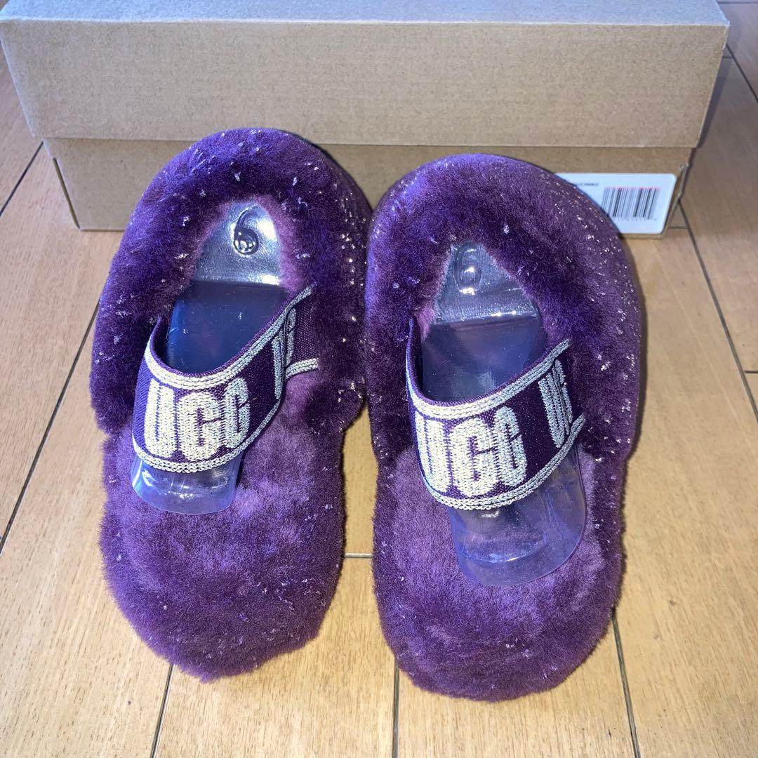✨お値下げ✨UGG Fluff Yeah メタリックスパークル スリッパ