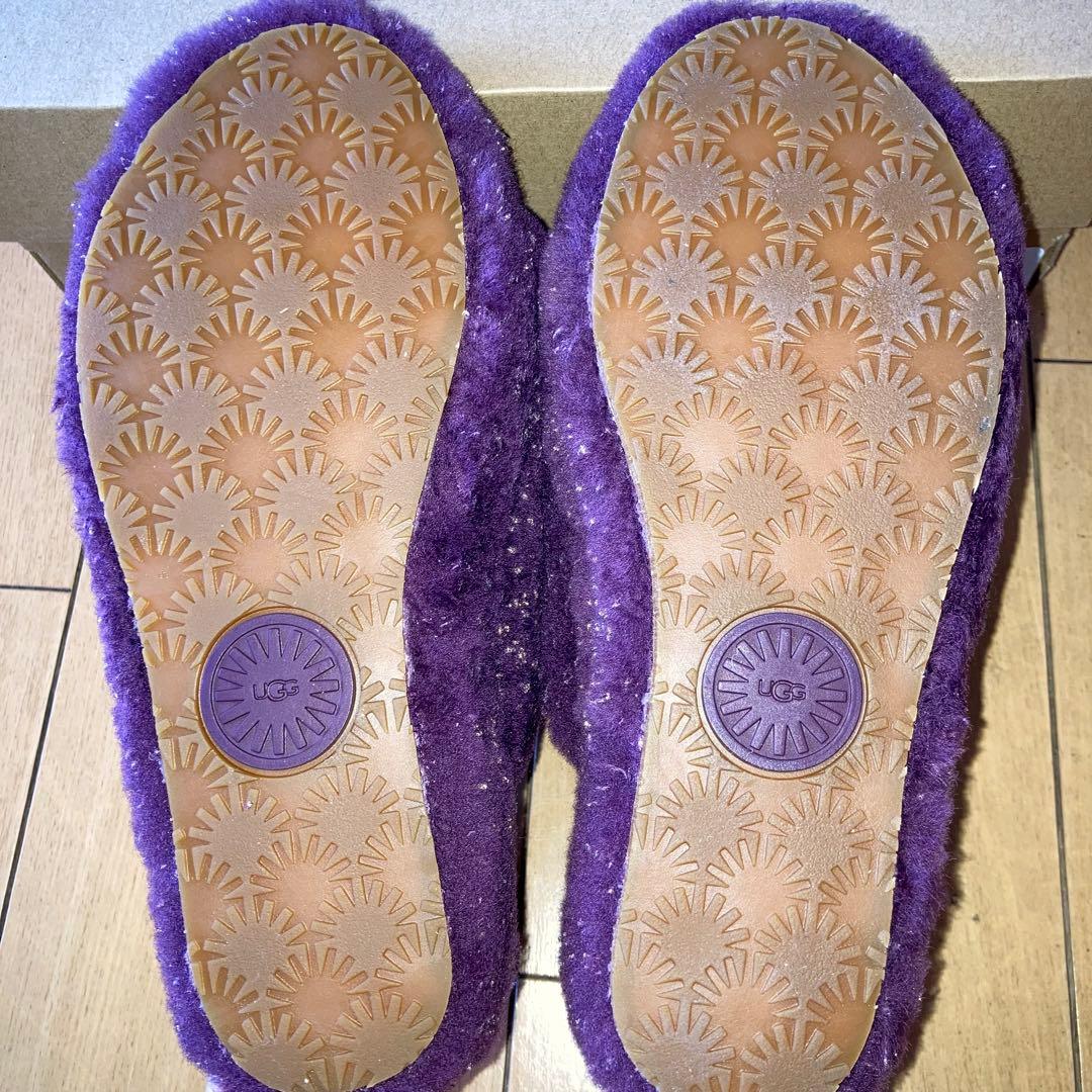 ✨お値下げ✨UGG Fluff Yeah メタリックスパークル スリッパ