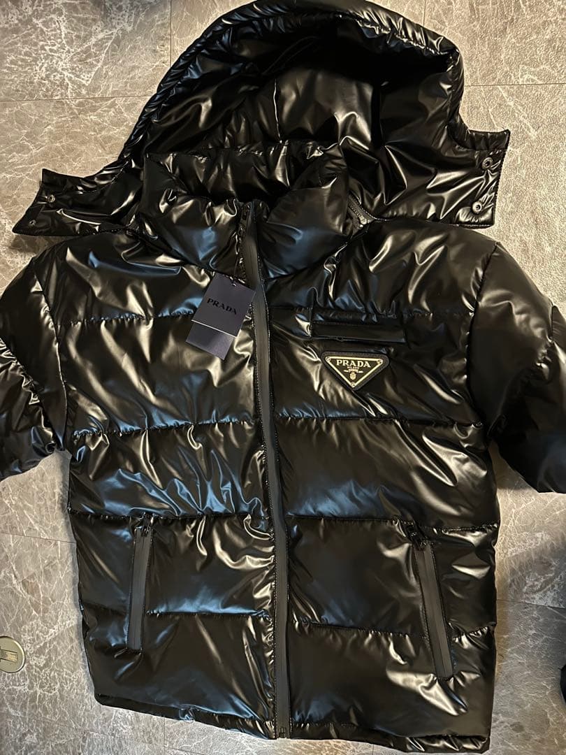 PRADA ブラック ダウンジャケット フード付き