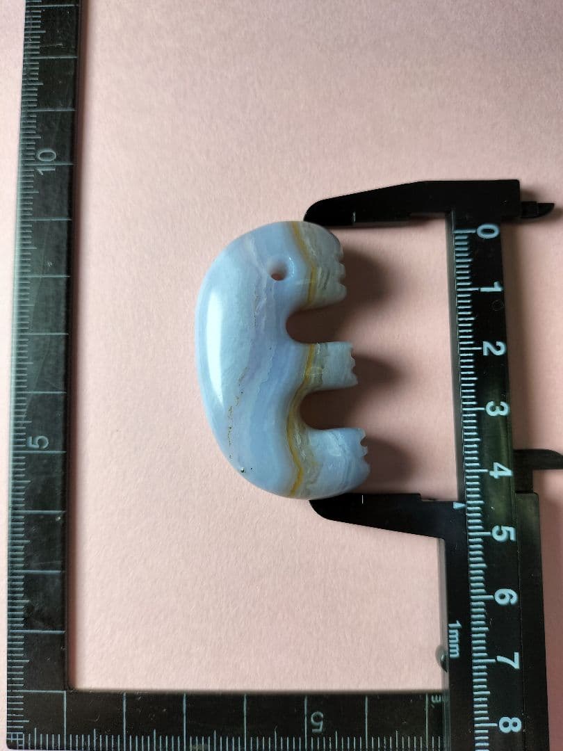 天然石 津軽錦石 の 獣型勾玉(まがたま)です。青碧玉 1点物！