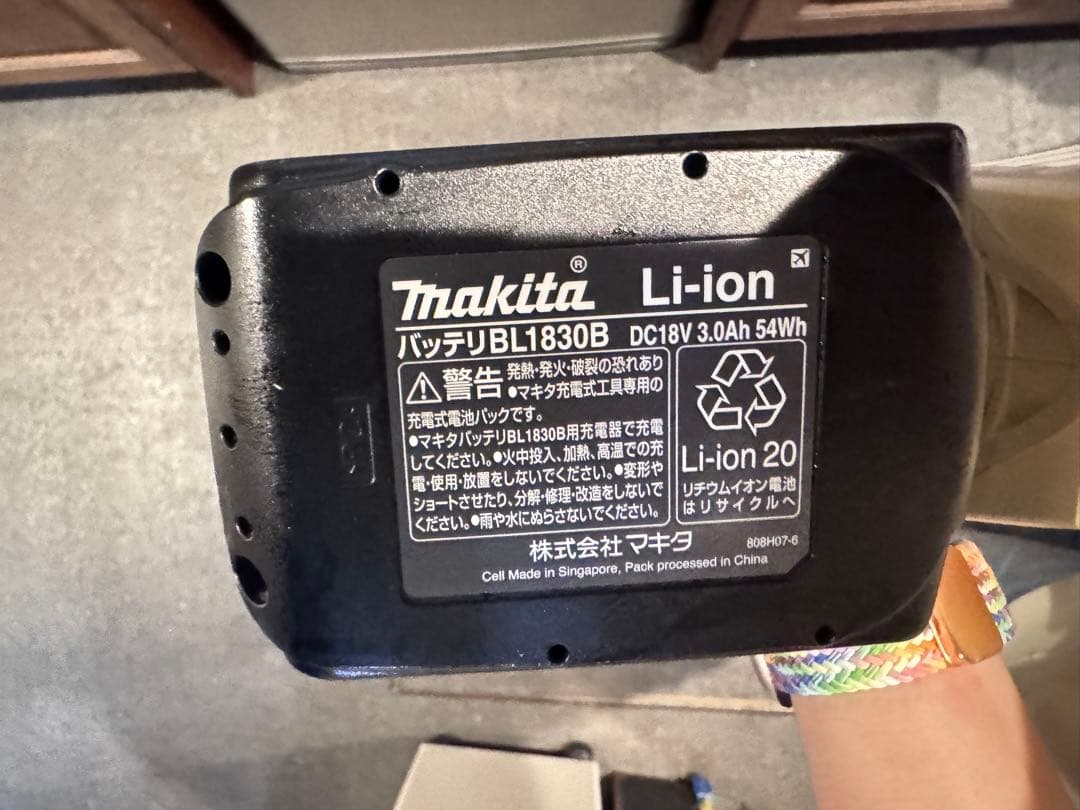 マキタ コードレス掃除機標準40分稼働+18Vバッテリ充電器+18Vバッテリ