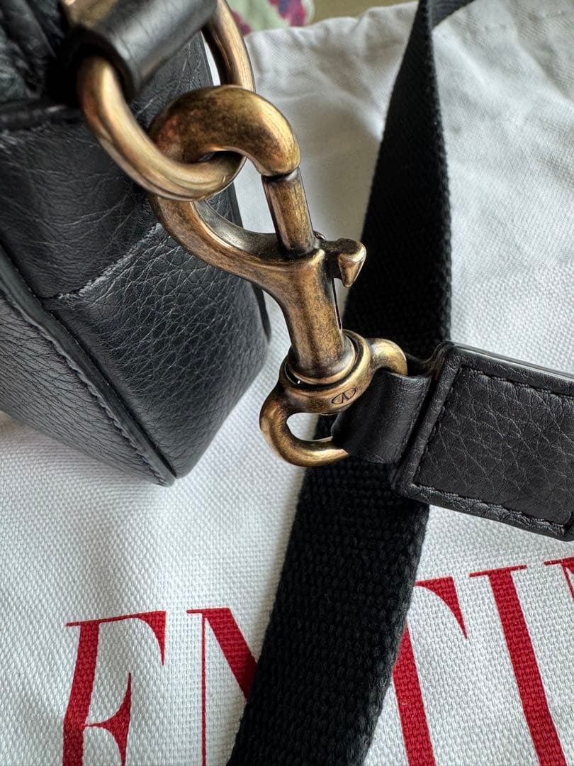 美品　VALENTINO(ヴァレンティノ) クロスボディーバッグ