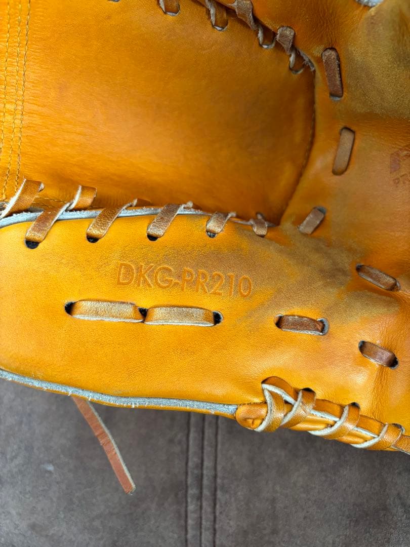 硬式用グローブ　デサント　投手用