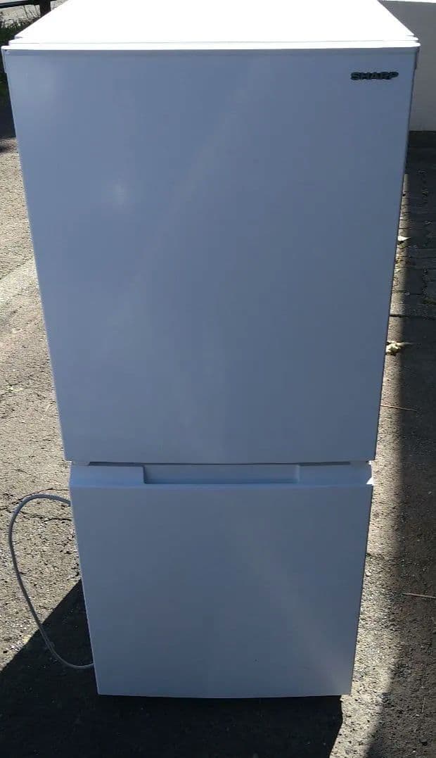 ホワイト 2ドア冷蔵庫 シャープ SJ-D15J W 2023年製