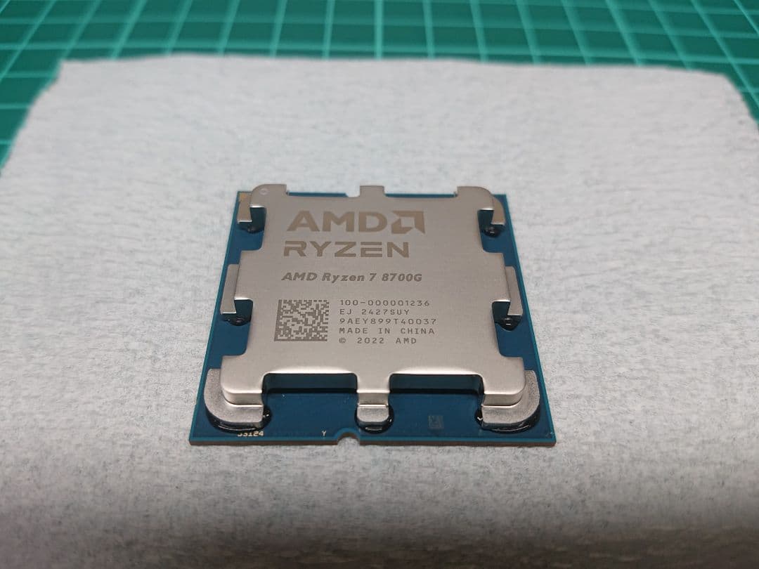 AMD Ryzen 7 8700G 【中古】