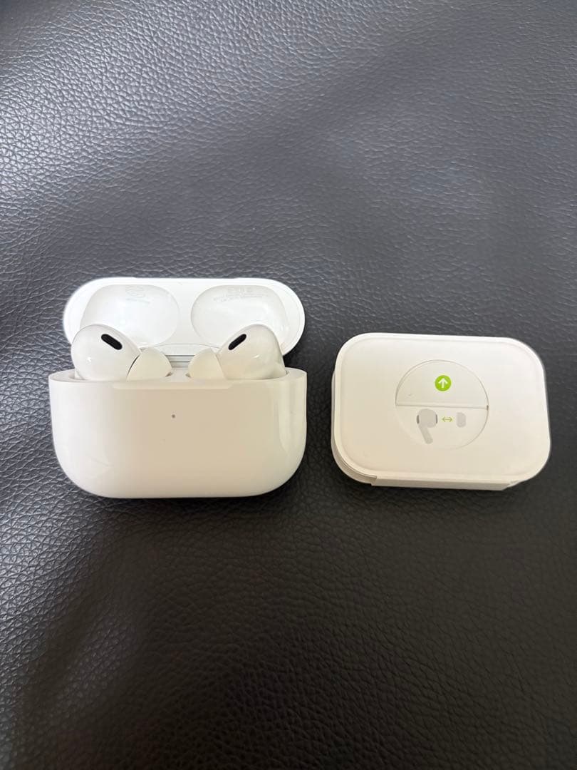 AirPods Pro 第2世代　A2700 本体 充電ケース付き　Apple