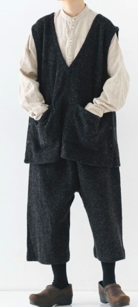 ネストローブ クウォーターフェイス Vネック ベスト