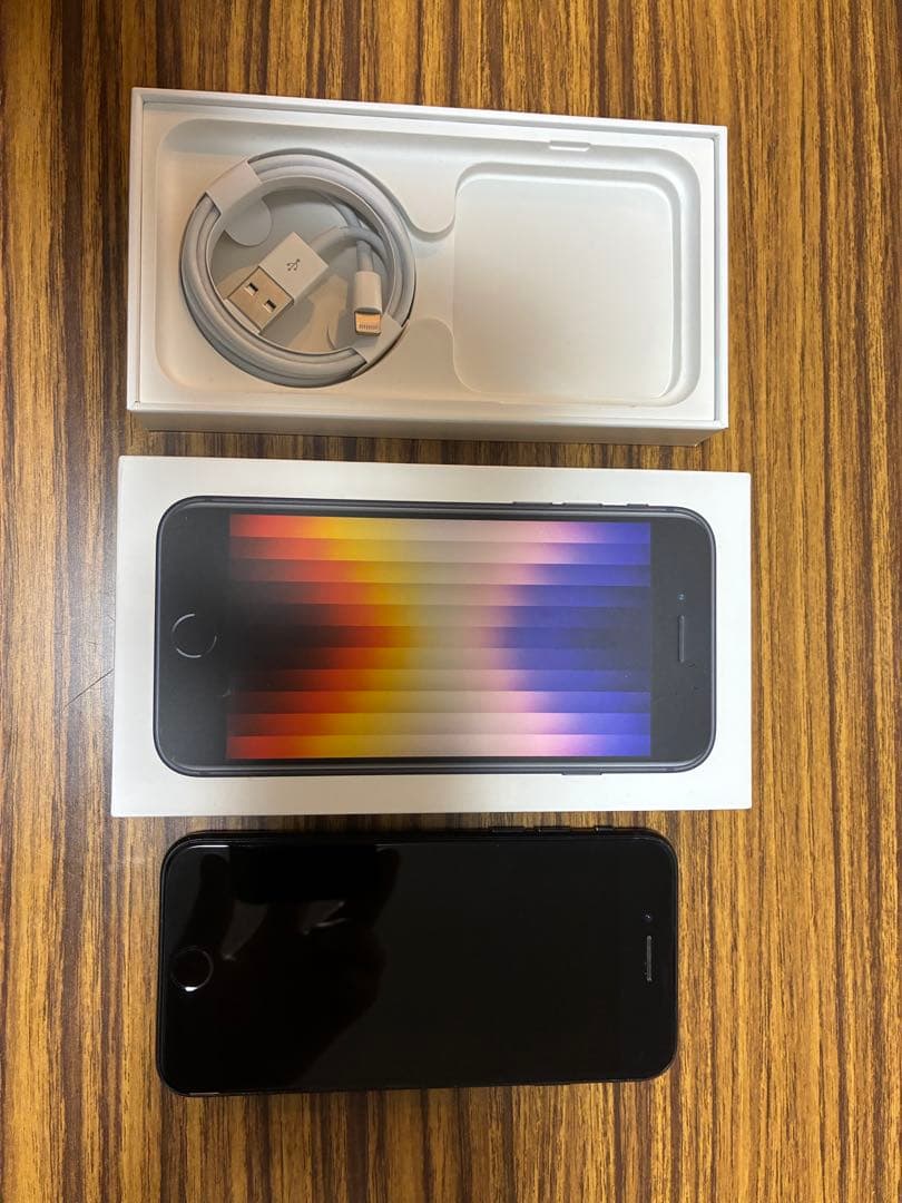 Apple iPhone SE (第3世代) 64GB 本体、ケーブルおまけ