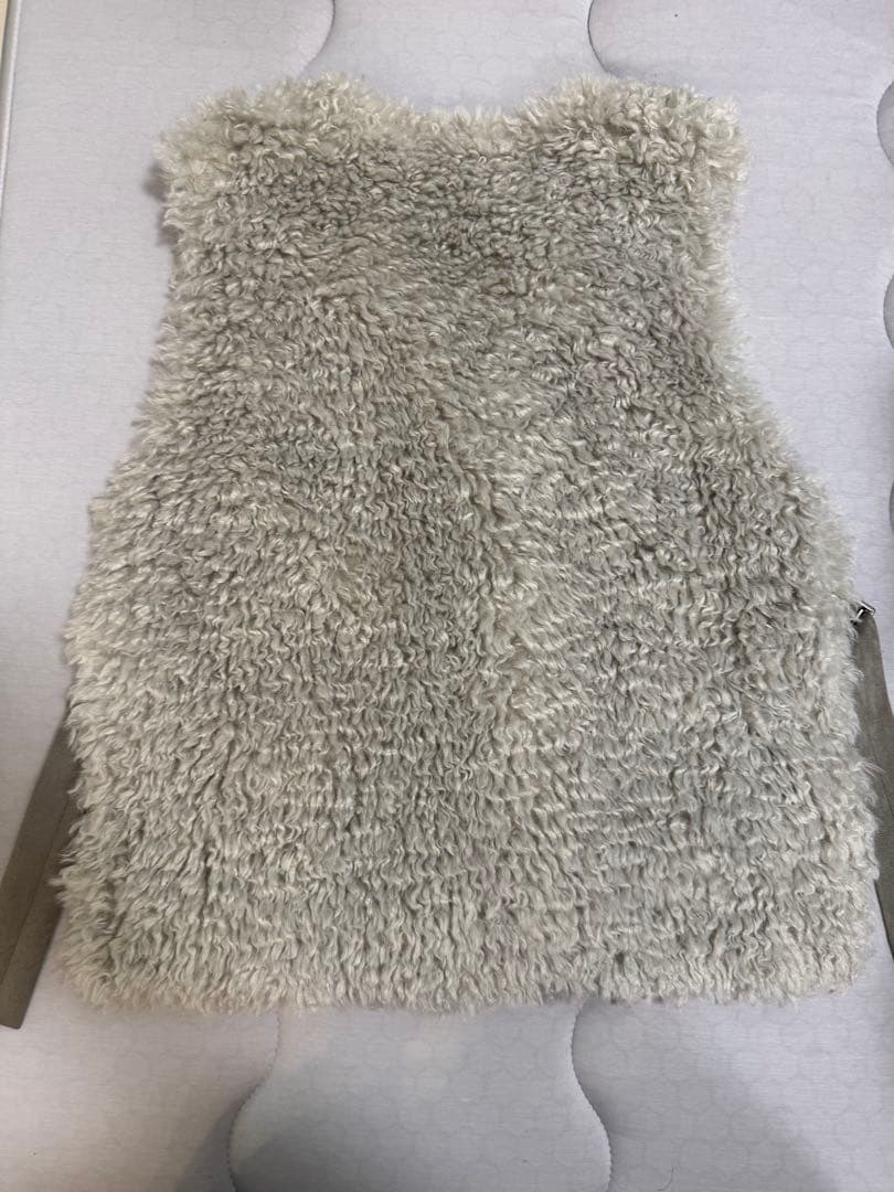 【あずきあんこ】HERENCIA サイドリボンボアベスト