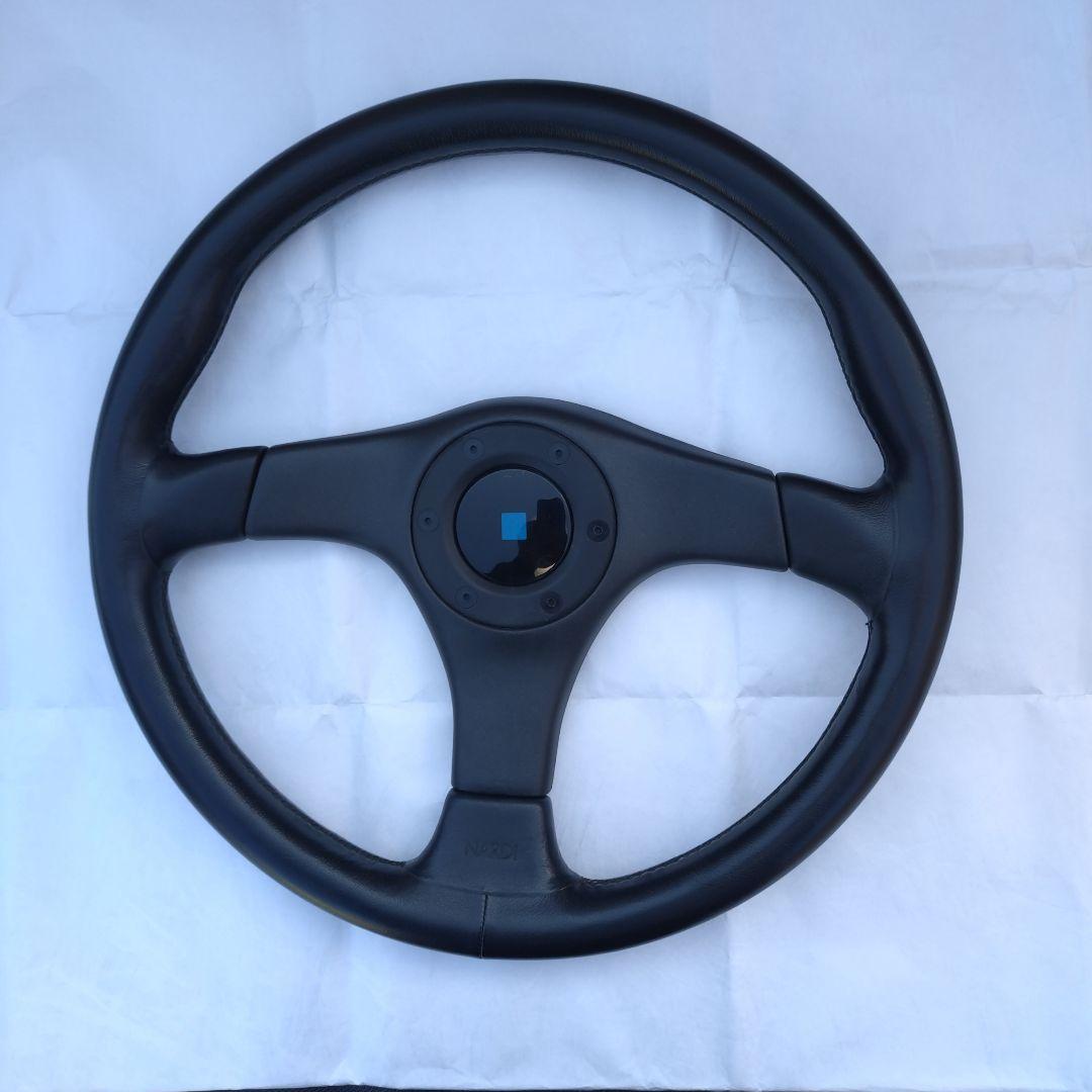 ナルディ3スポーク ステアリングホイール 黒