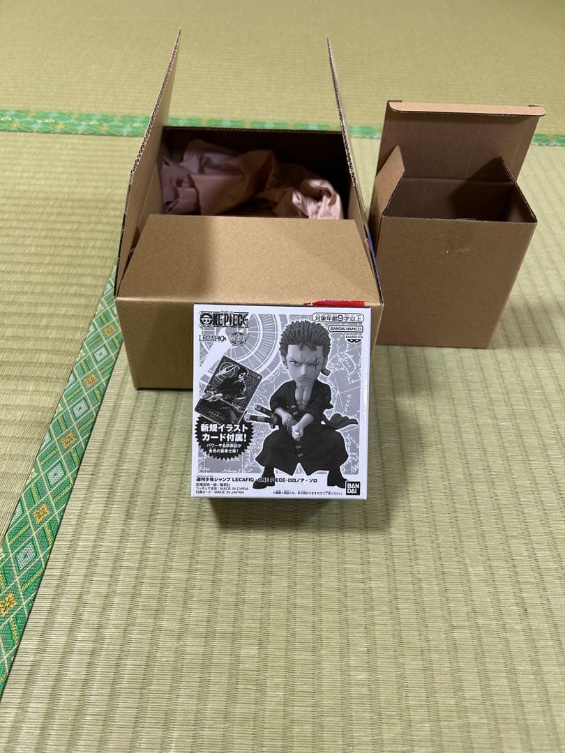 新品箱未開封　ワンピースカードゲーム　レカフィグ　ゾロ　プロモカードとフィギュア