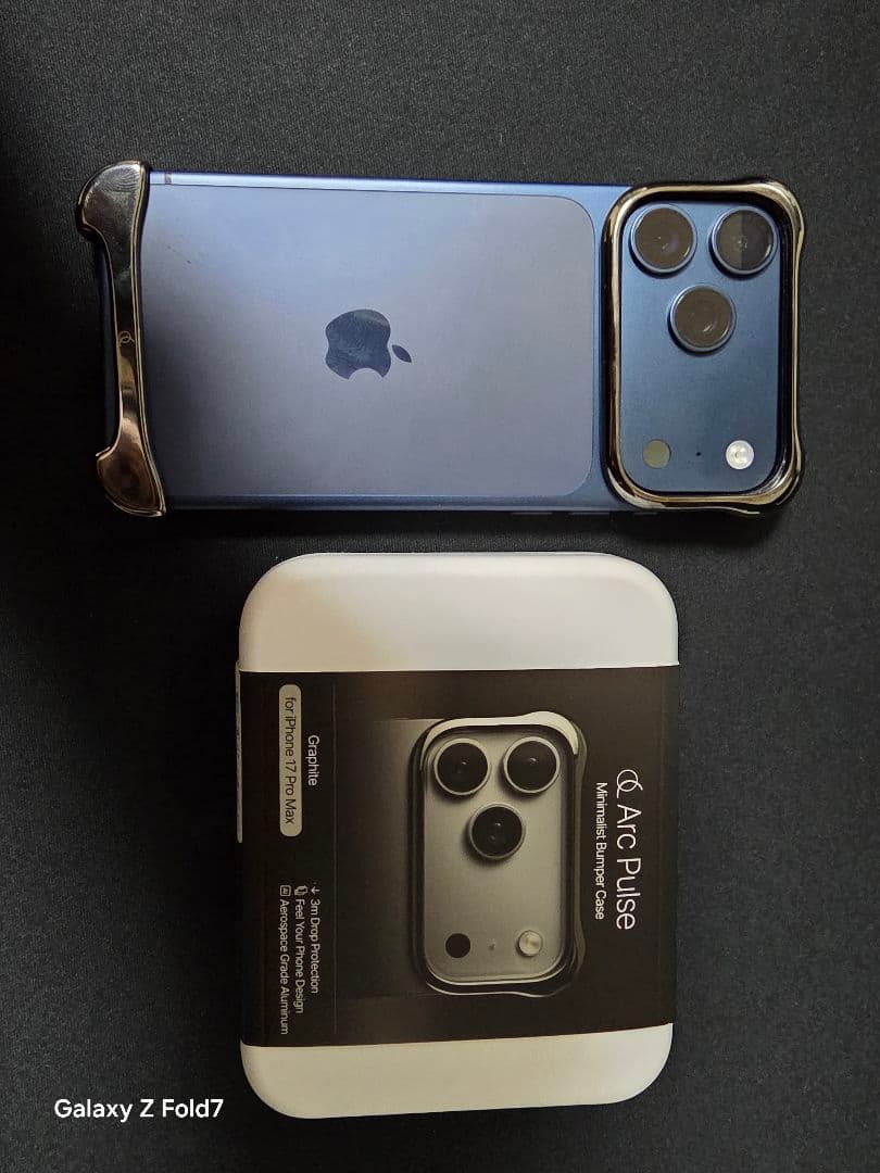 Arc Pulse iPhone 17 Pro Max用バンパー　グラファイト