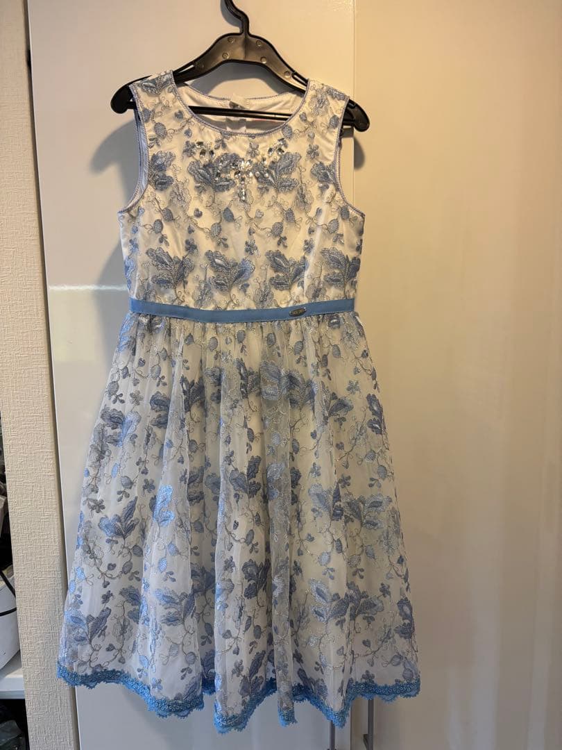 【試着のみ】mezzo piano メゾピアノ　ドレス　ワンピース　刺繍