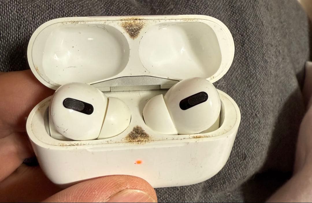 AirPods本体 使用感あり